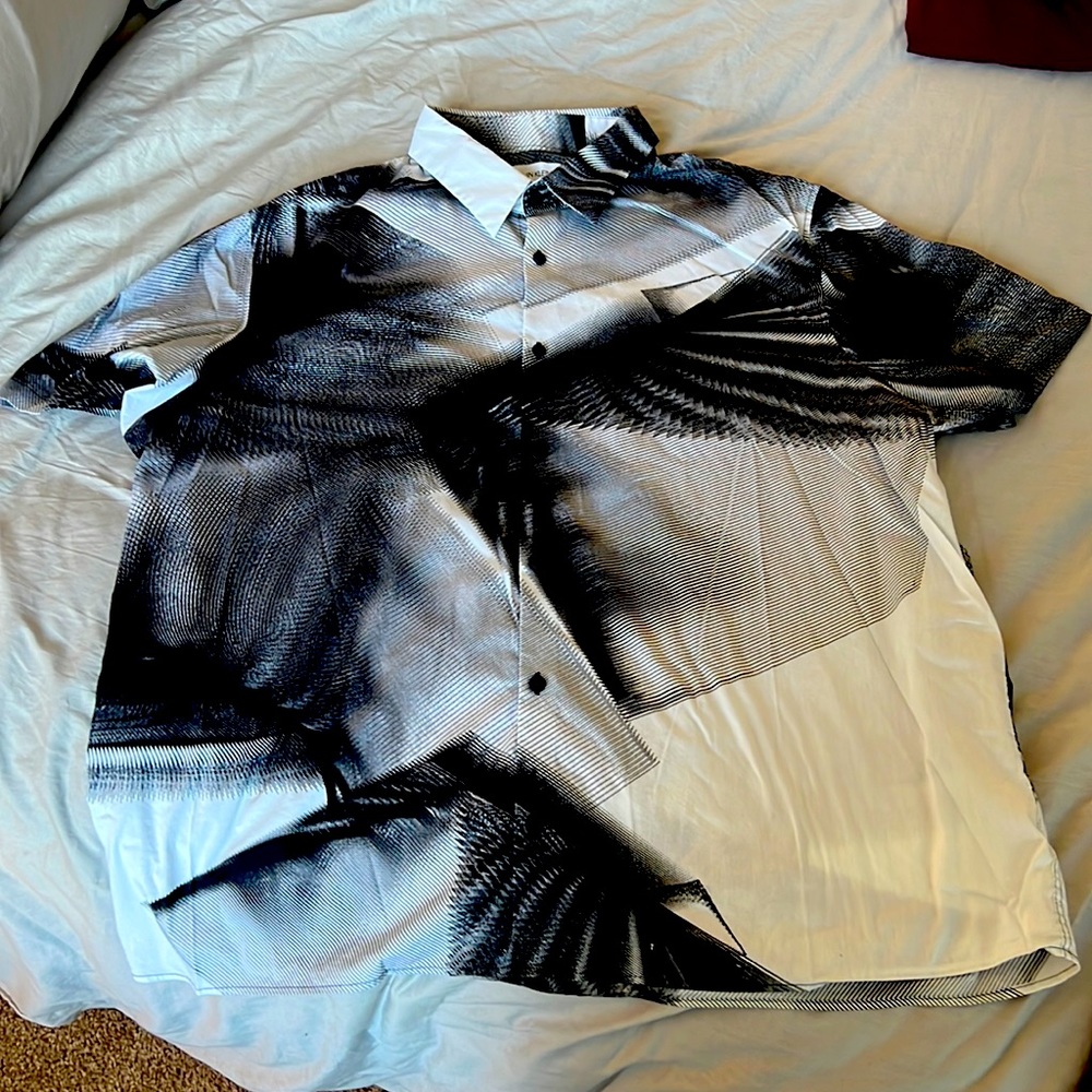 Calvin Klein Extra Large Black/White T-Shirt Button-up